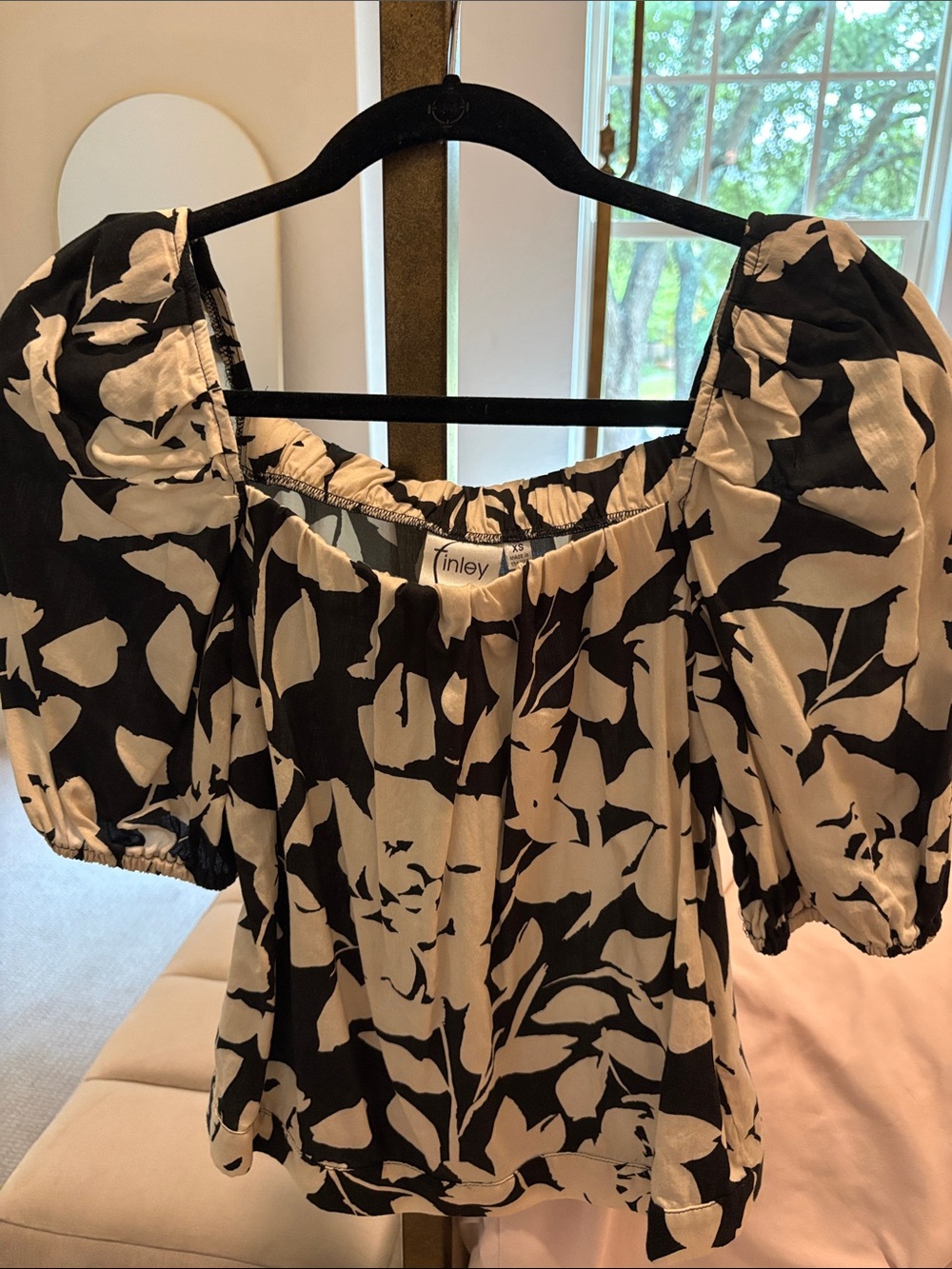Finley Black and White Floral Puff Sleeve Blouse